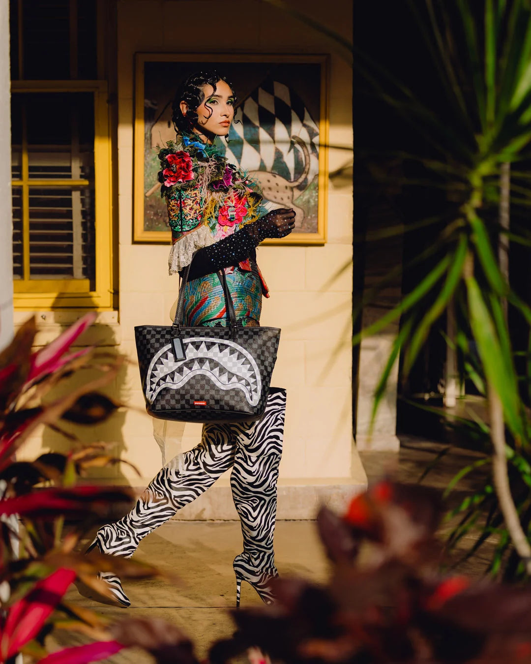 BLACK AND WHITE DRIP CHECK SHARK TOTE