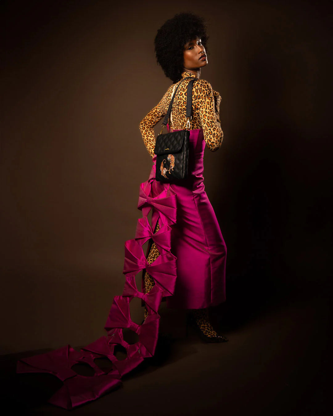 MONEY TIGERS MESSENGER SLING