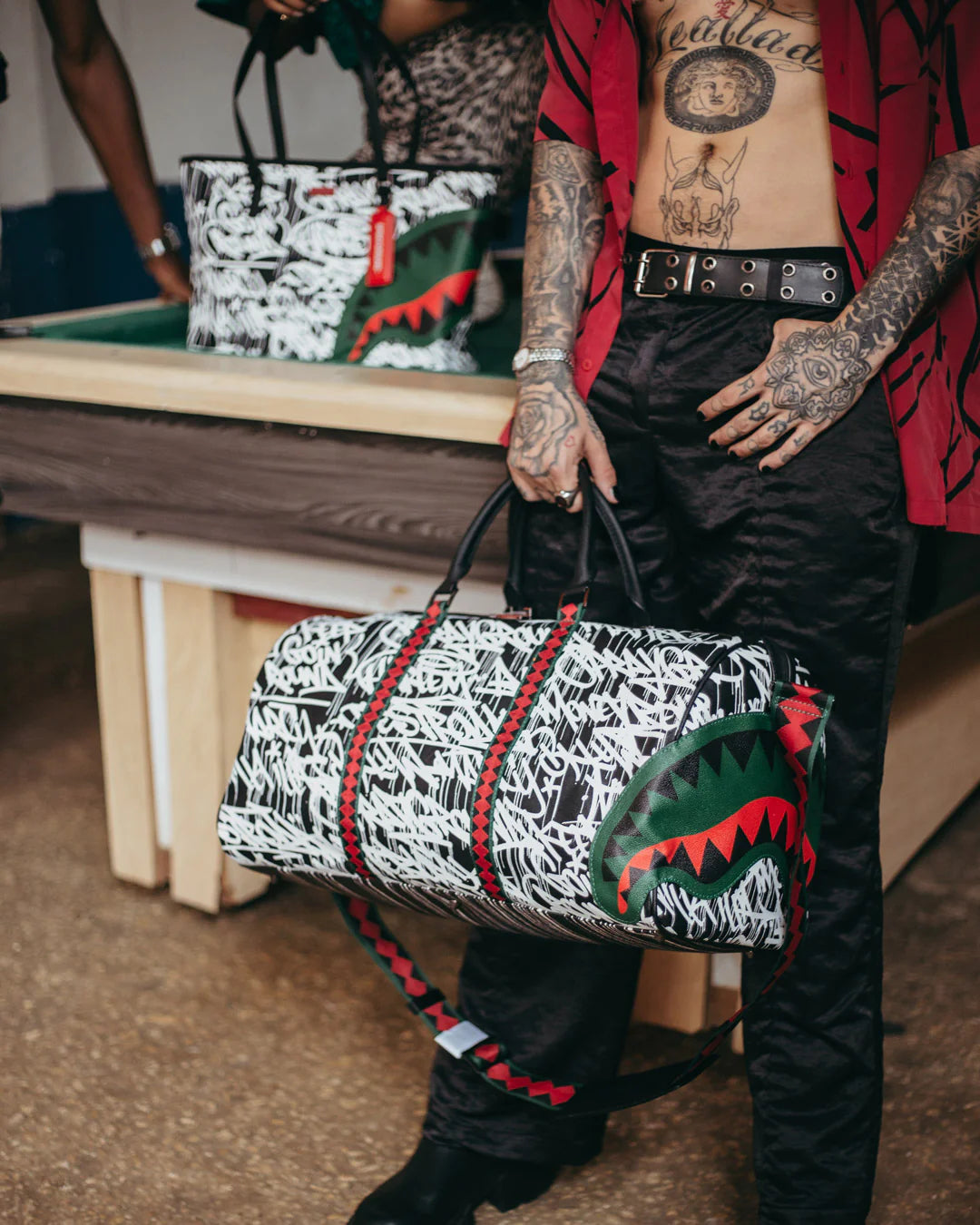 BORSA SPRAYGROUND SCRIBBLE SPUCCI DUFFLE NERO