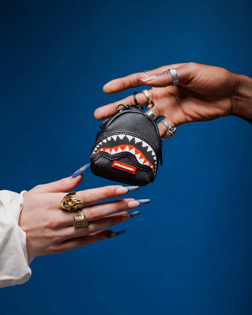 FLY KNIT MOUTH KEYCHAIN