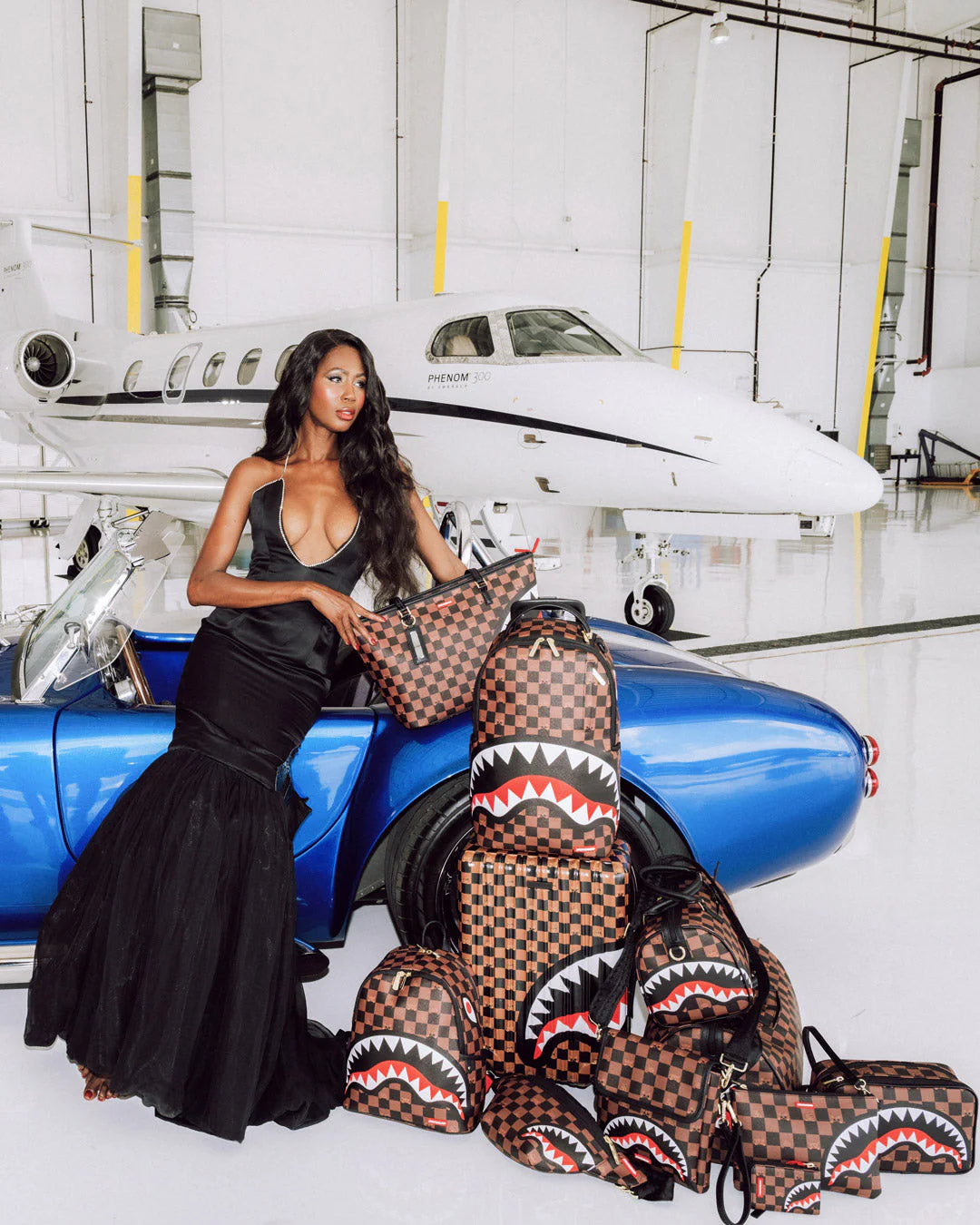 PEEKING CHARACTER CHECK POUCHETTE