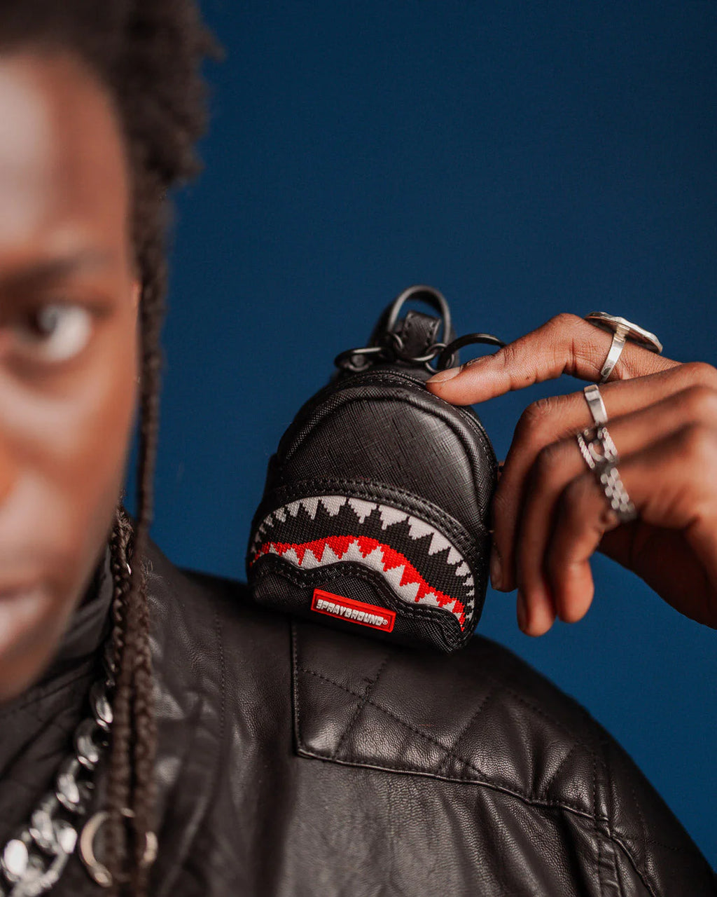 FLY KNIT MOUTH KEYCHAIN