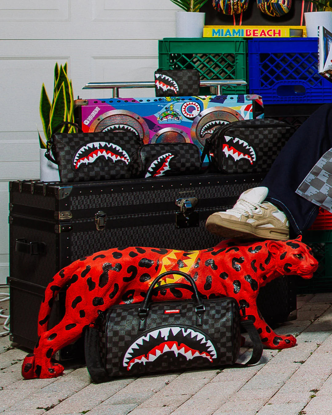 DRIPPING SHARKS IN PARIS WALLET